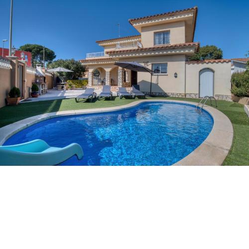 Vela, casa con piscina privada a pocos metros de la playa
