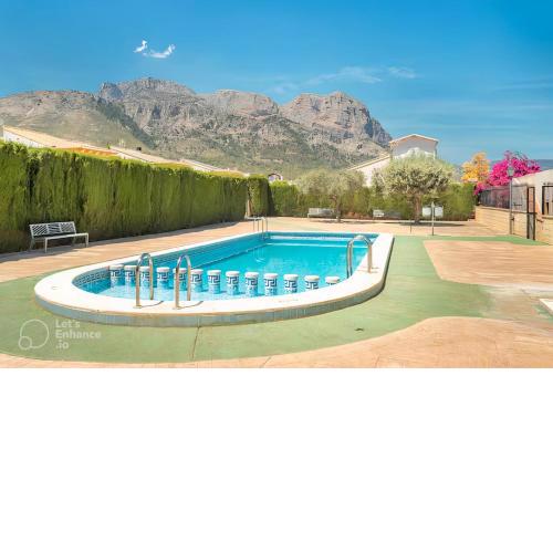 Velo Villa w/ A/C, free Wi-Fi & Pool near Benidorm