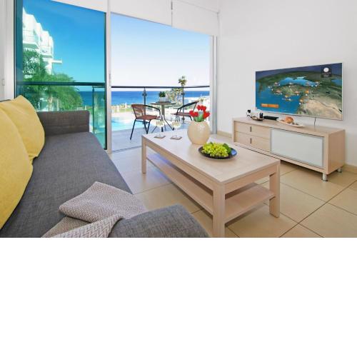 VERONICA - Coralli Beachfront Apartment