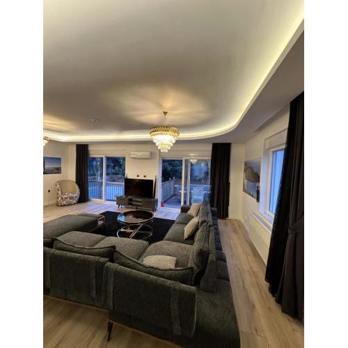 Very close to the city and the sea Deluxe Villa 2