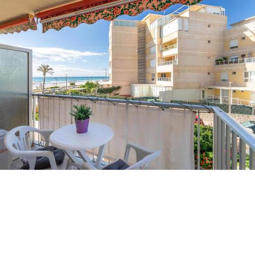 Very nice and modern studio front of the beach