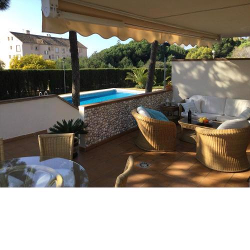 Very nice family apartment, direct pool access