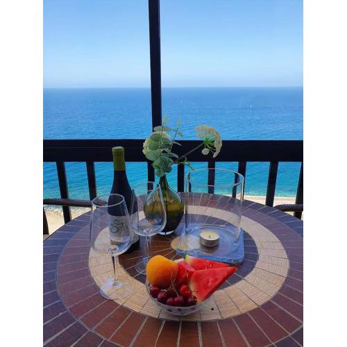 Very romantic seaview appartment with warm pool