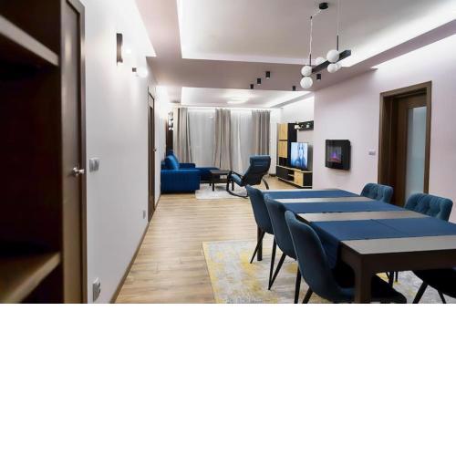 Very Spacious & Modern 3Bed near Airport & Centre