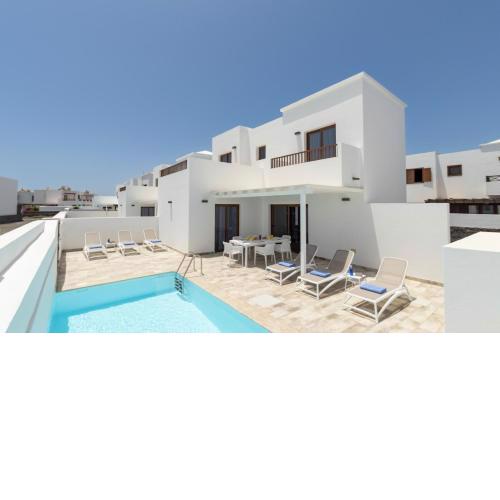 Villa Acomari by Villa Plus