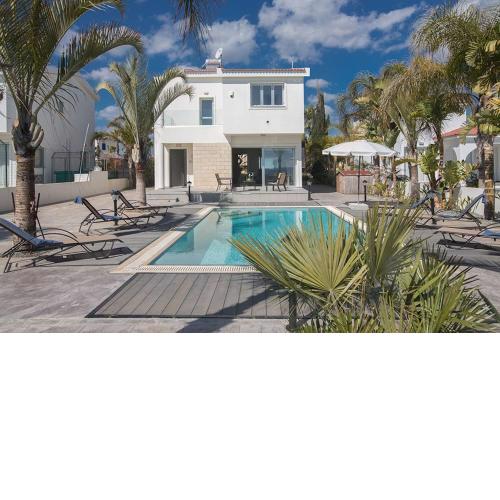 Villa Adaman - Stunning 3 Bedroom Seafront Villa with Pool - Close to the Beach