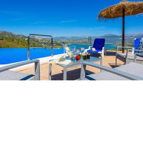 Villa Adelfas Vinuela by Ruralidays