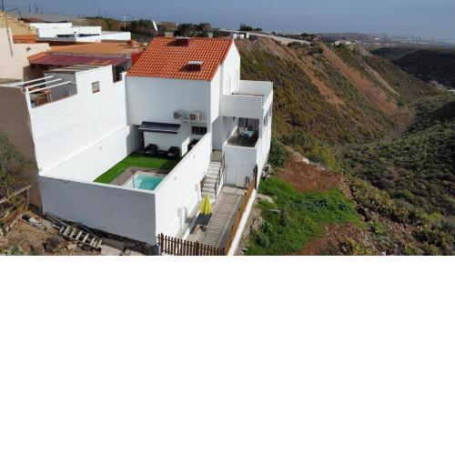 Villa Adrián