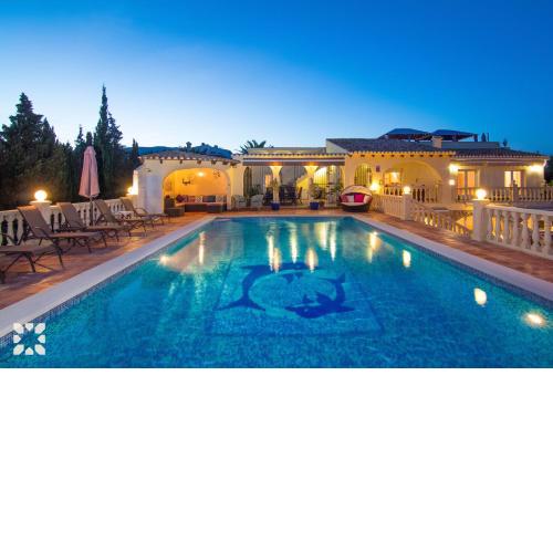 Villa Airlie by Abahana Villas