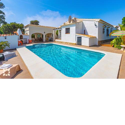Villa Alamito by Abahana Villas