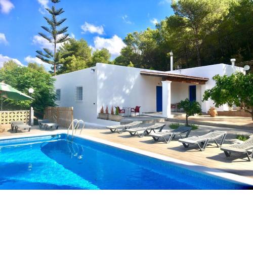Villa Alexa this charming villa is just a 10 min drive to either Playa Den Bossa or San Antonio
