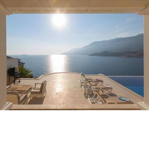 Villa Alis stunning sea view with Infinity Pool