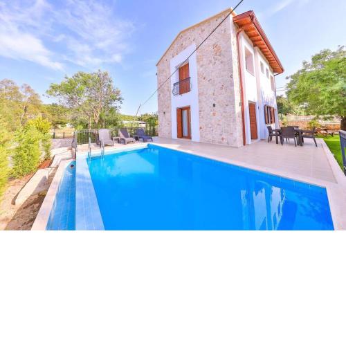 Villa Almond 1