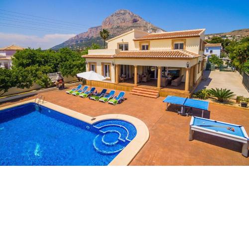 Villa Alvaro by Villa Plus