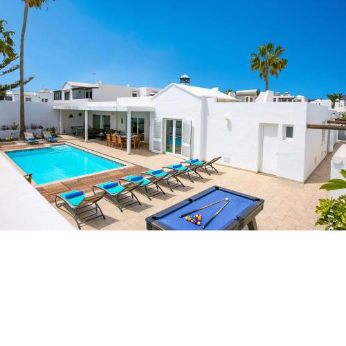 Villa Ana Maria by Villa Plus