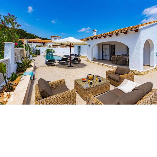 Villa Ancla Blanca by Abahana Villas