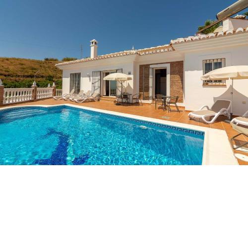 VILLA ANDALUCÍA: cerca de todo, intimidad y espacio