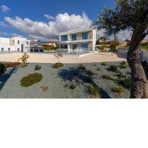Villa Andromeda, Sea Caves