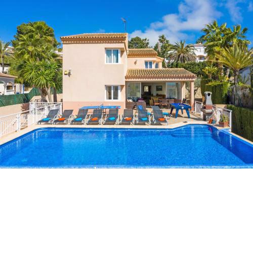 Villa Angela Flores by Villa Plus