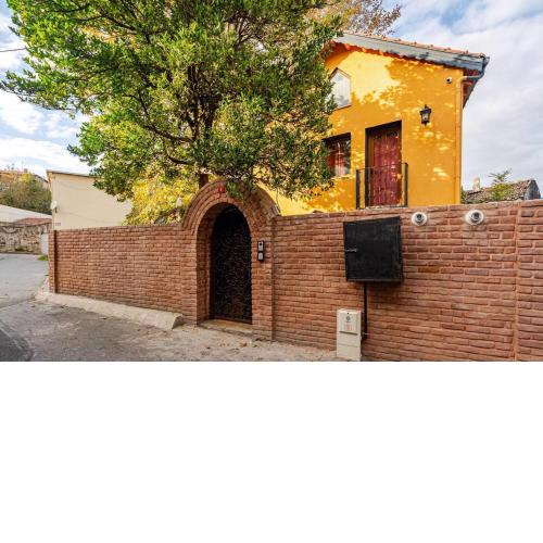 Villa Arancia Istanbul - Garden, BBQ, Sauna & Turkish Bath by the Tram in Fatih