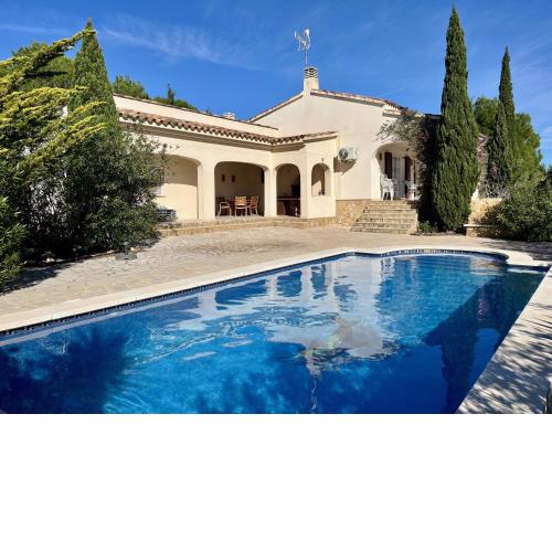 Villa Aurora hasta 10 personas piscina AC wifi