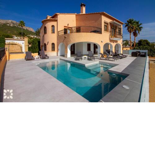 Villa Ausina by Abahana Villas