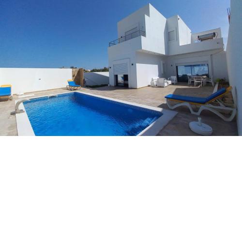 Villa avec piscine, 3 suites, 6lits, à 3min de la plage