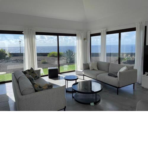 Villa Babel - First Line Seafront Holiday House