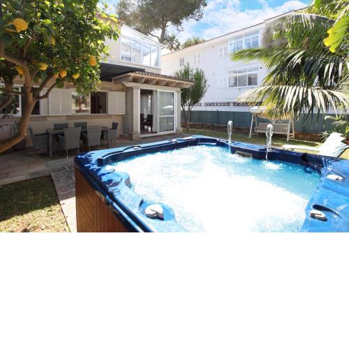 Villa Beach Alcudia, lovely house with jacuzzi