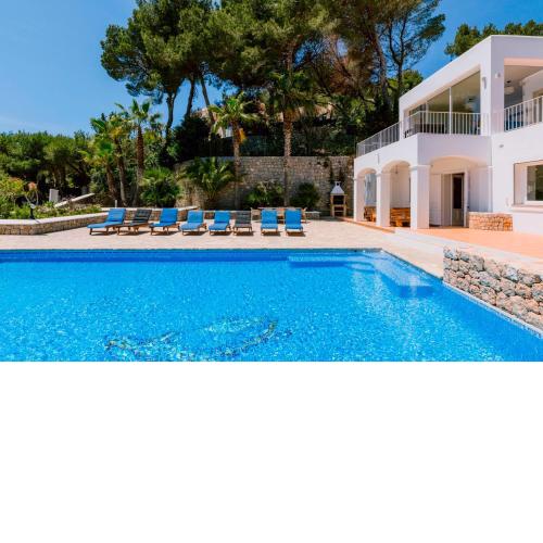 Villa Bellavista has stunning views and a private infinity pool