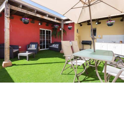 Villa Blanca Tenerife - Private rooms - Terrace and BBQ, 5 minutes from the beach and airport