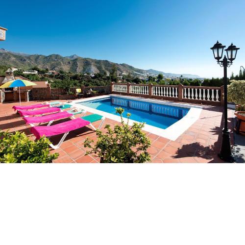 Villa Blancuzcal by Villa Plus