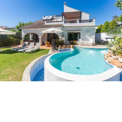 Villa by the beach 5 bedrooms