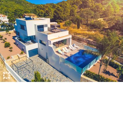 Villa Caballito De Mar by Abahana Villas