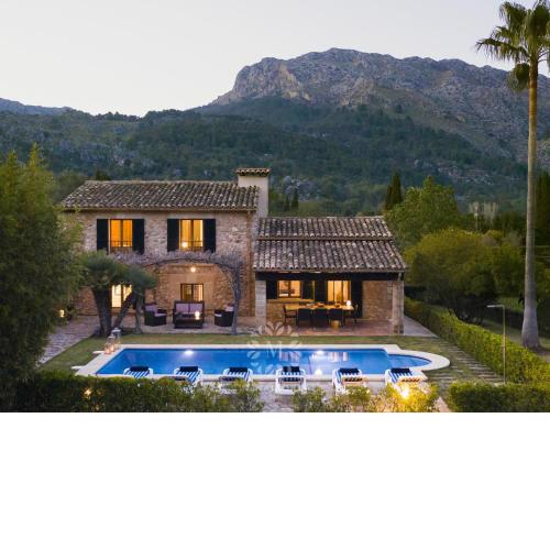 VILLA CAN PERIC WITH POOL Quiet and spacious