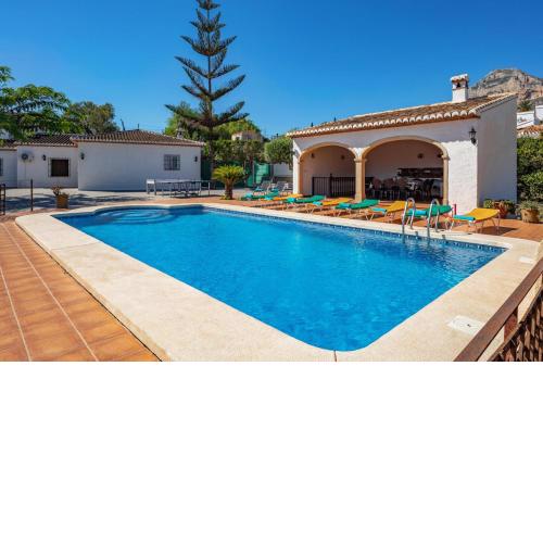 Villa Cantellops by Villa Plus