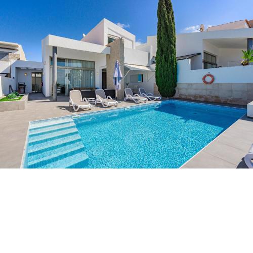 Villa Caterina, Luxury Villa with Heated Pool Ocean View in Adeje, Tenerife