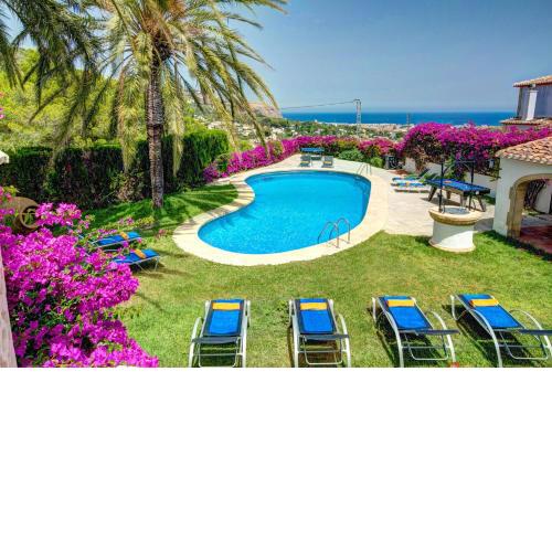 Villa Cau by Villa Plus