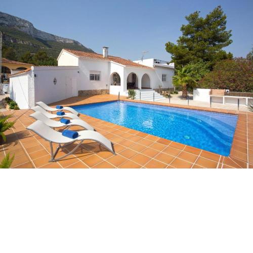 Villa Celi: Sea- & Mountain view, peaceful & comfortable.