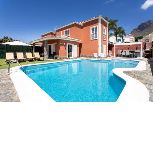 Villa Chloe Costa Adeje Tenerifesummervillas GIANT PRIVATE POOL 11 METERS LONG