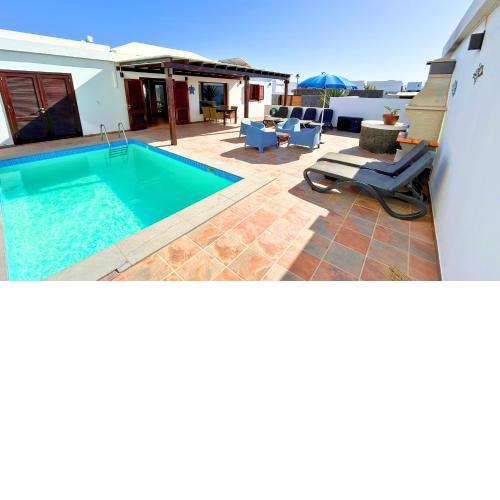 Villa Citrus - Playa Blanca, private heated pool, air conditioner