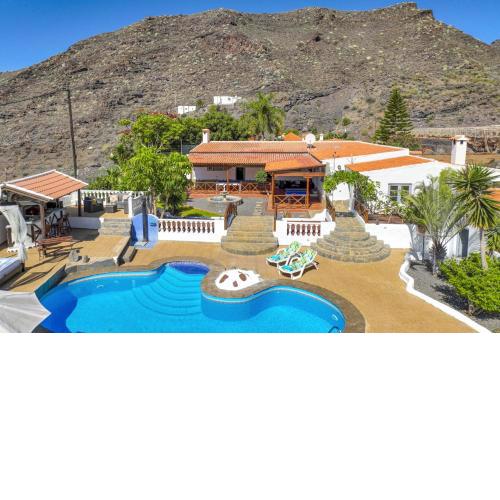 Villa Colmena by Villa Plus