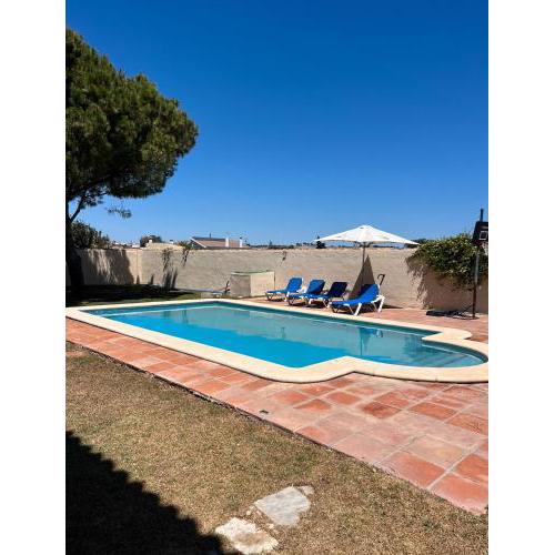 villa con 4 habitaciones
