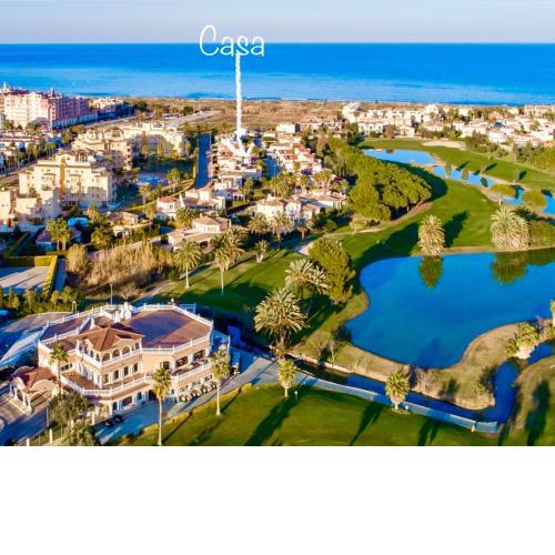 Villa con jardín en Oliva Nova Golf a 100m de la playa