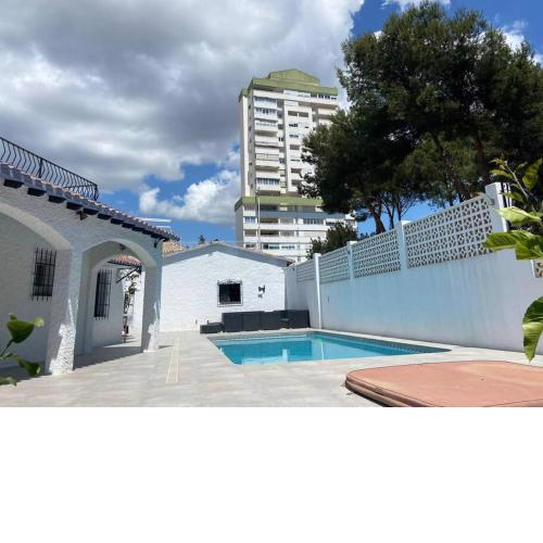 Villa con piscina a un paso de la playa