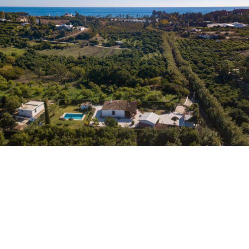 Villa con piscina cerca de la playa