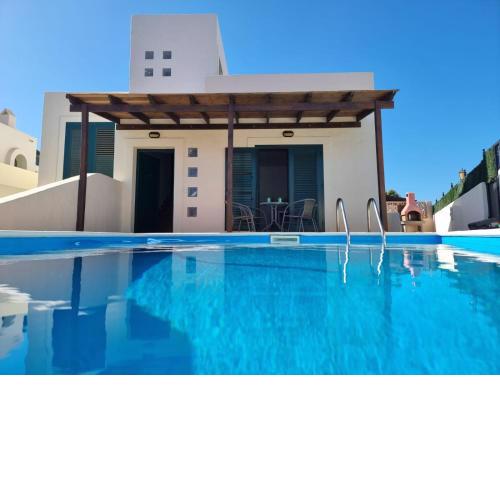 Villa con piscina cerca de las dunas de corralejo