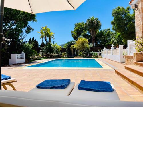 Villa con piscina gigante