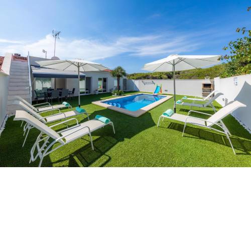Villa con Piscina Junto al Mar