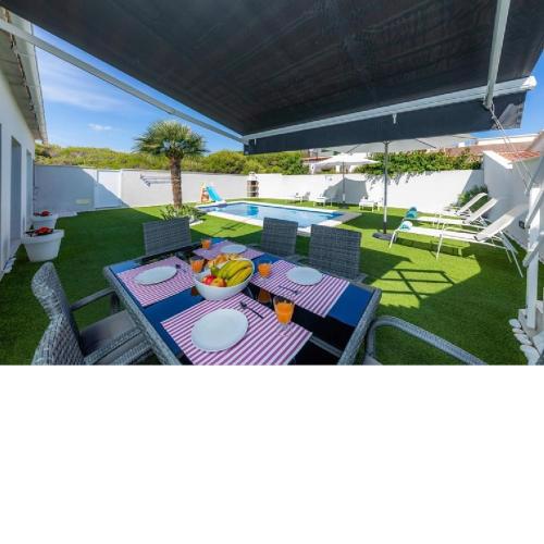 Villa con Piscina junto al Mar